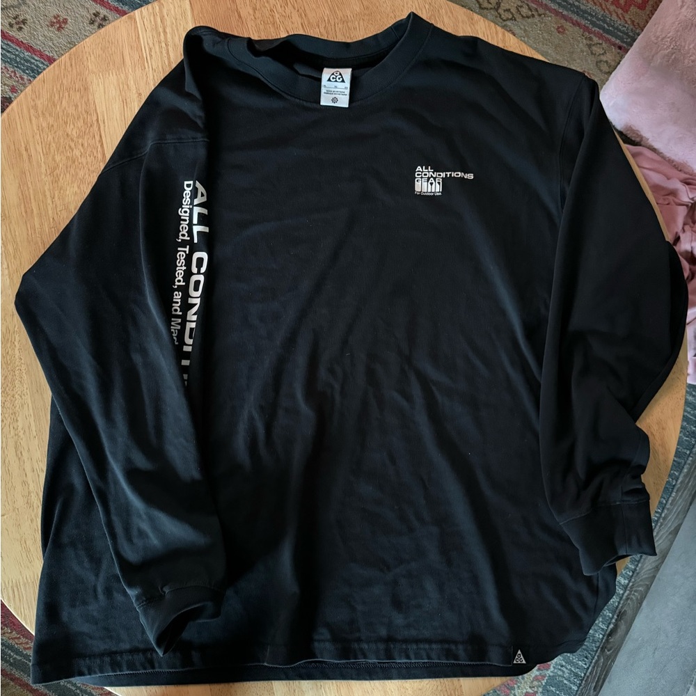 Men’s XL nike Acg shirt, gently warn